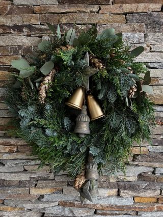 ✨ Velký ručně motaný vánoční věnec – 80 cm ✨ Hledáte opravdu výraznou a přírodní vánoční dekoraci, která rozzáří každý...