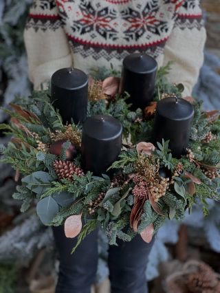 A jaká je letos nejvíc trendy barva? Pro rok 2025 se mezi trendy barvami objevuje zemitá hnědá! Proč právě tato barva pro...