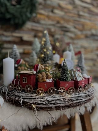 Tohle je náš oblíbený věnec s medvídky, potěší dospělého i děti❤️ Kolik medvídků je v adventním věnci?